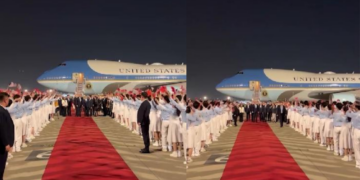 Get the flags out! – Chinese students greet Trump on arrival in Beijing