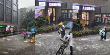 Good samaritans rescue child nearly swept away by flash floods in Guangzhou
