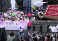First march for euthanasia moves through Mexico City and hands in more than 187,000 signatures